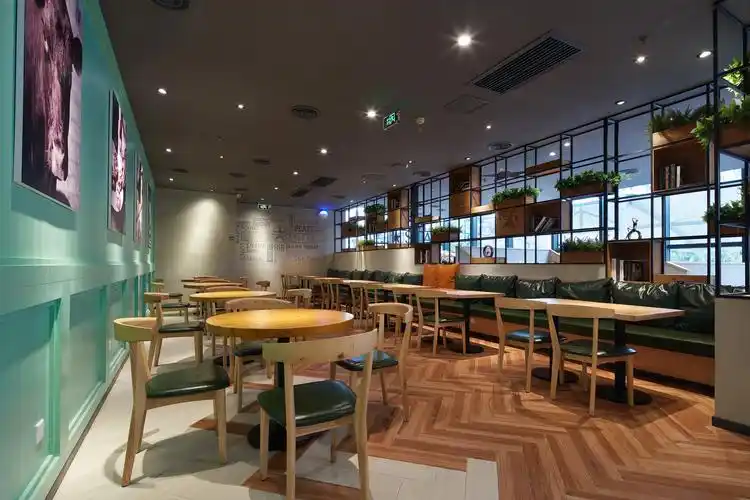 牛排餐厅空间设计实景图