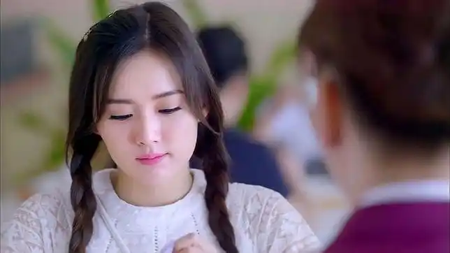 电视剧《爱来的刚好》中穆清岺出车祸是在第四十五集,清岺为躲避浣萍