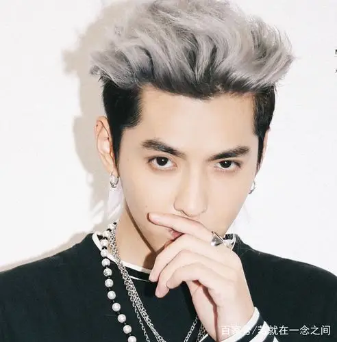 想要帅到吴亦凡这样么,快来学一下他的穿搭技巧