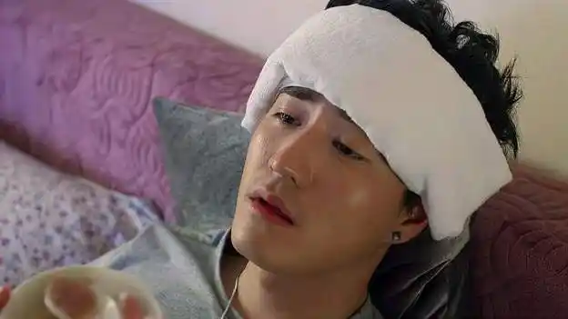 大丈夫:富少生病顾晓岩细心照顾,眼神里全是戏!-影视综视频-搜狐视频