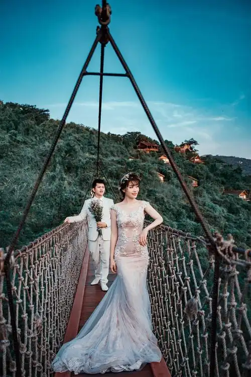 武汉婚纱摄影前十强【皇宫婚纱摄影】武汉婚纱摄影旅拍工作室领跑者