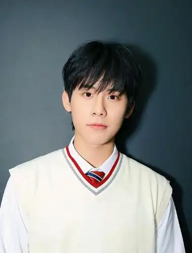 这些男明星竟然是00后,原来易烊千玺王源不是最小的