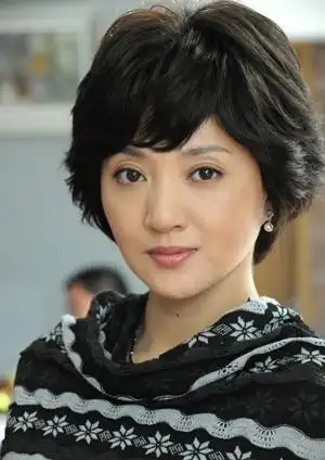 那时候的金玉婷还年轻,再复读一年也没关系,毕竟这次没考上心里也不