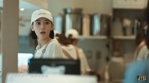 看完《说好不哭》mv,才明白周杰伦还是那个自恋小可爱