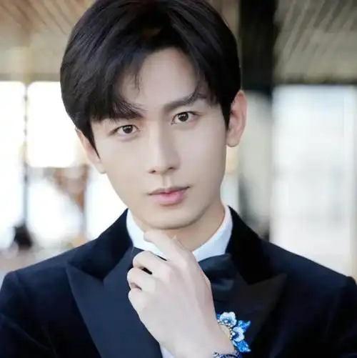 肖战也开启自己作为内娱男顶流的第六年,自从2019年《陈情令》大爆后