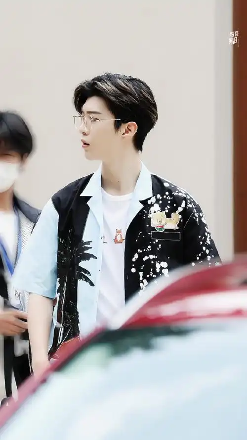 范丞丞[超话]#20200801 青春环游记录制@范丞丞adam0616