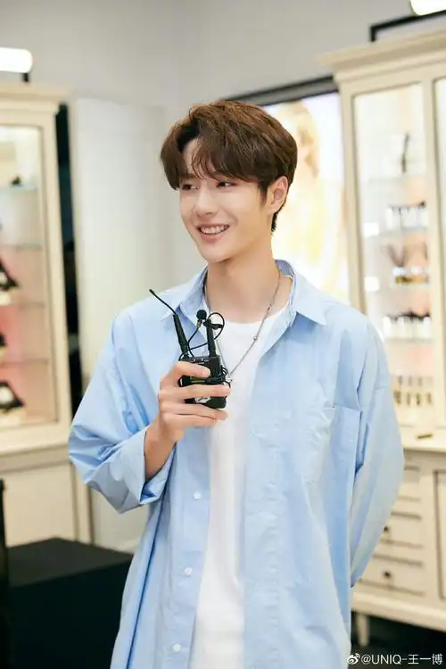 王一博韩版宽恤女短袖纯棉白色松显新款夏季上衣t恤