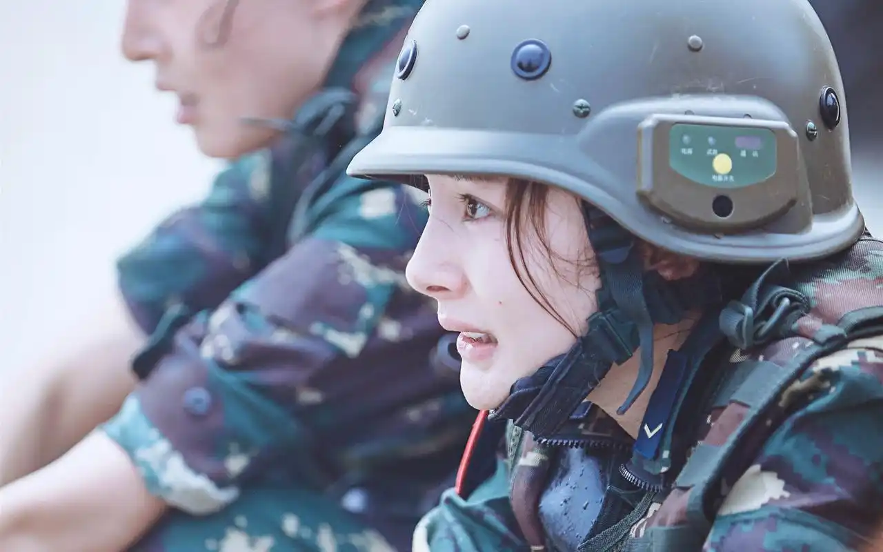 杨幂真正男子汉帅气军装照厉害了我的大幂幂