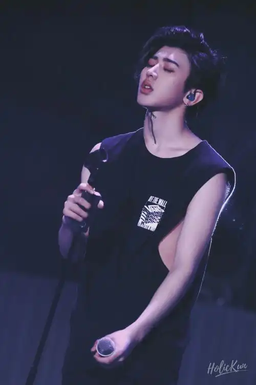 蔡徐坤#喉结拉链