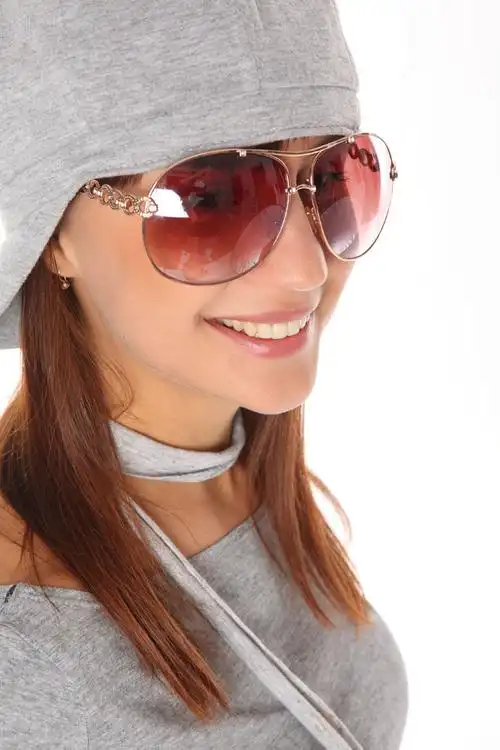 眼镜美女人物高清图片图片下载,眼镜美女,美女,女性,微笑,金发,戴眼镜