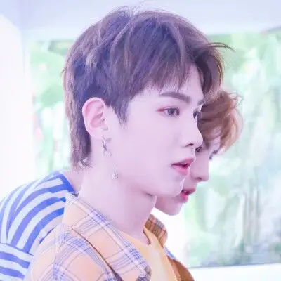 黄明昊棒棒糖头像