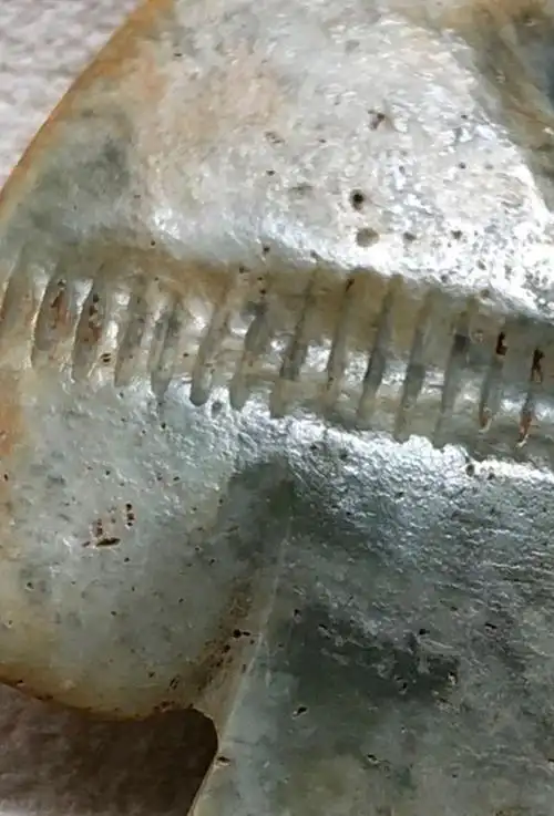 有意思的红山玉器螺旋纹痕迹