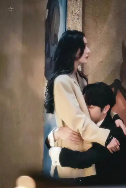 杨幂许凯爱的二八定律揽腰抱路透