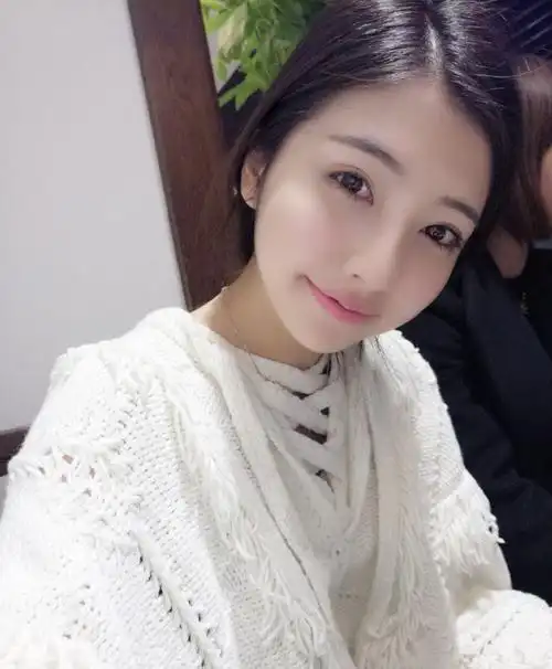 思聪95后校花女友颜值爆表98年萝莉说no