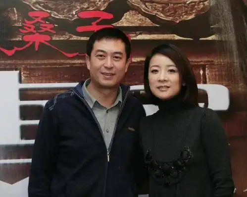 好命的陈小艺被爆激吻照私会神秘小鲜肉老公却对她俯首称臣