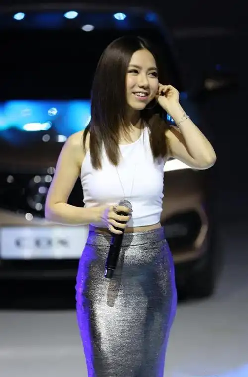 邓紫棋:有一种美叫不穿皮裤!