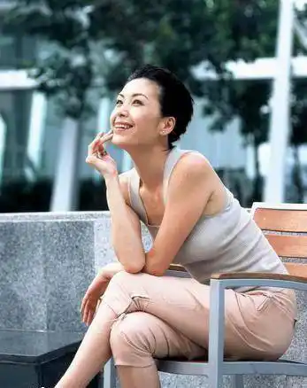 伍咏薇_丈夫_媒体