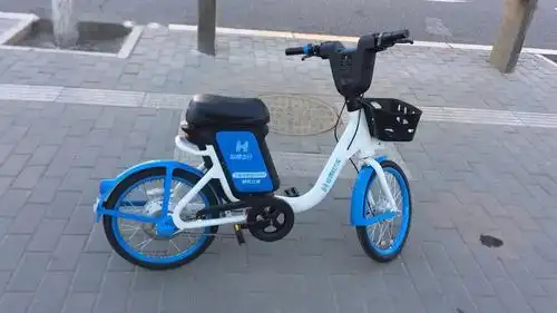 哈啰共享助力单车充电仓库