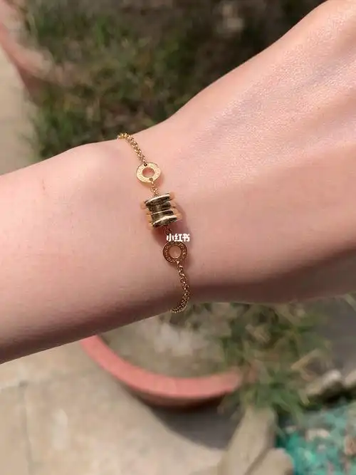 宝格丽小蛮腰手链一条