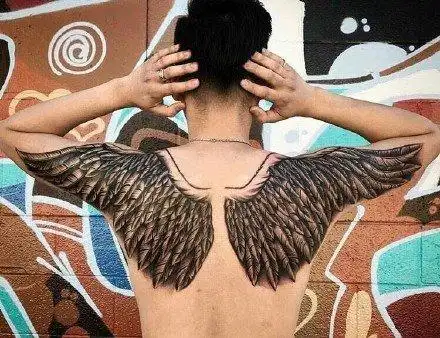 大面积后背翅膀纹身天使翅膀刺青