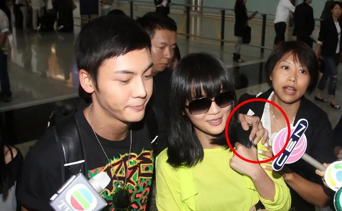 陈伟霆和蔡卓妍再同框竟引双方粉丝互撕,这是什么情况?