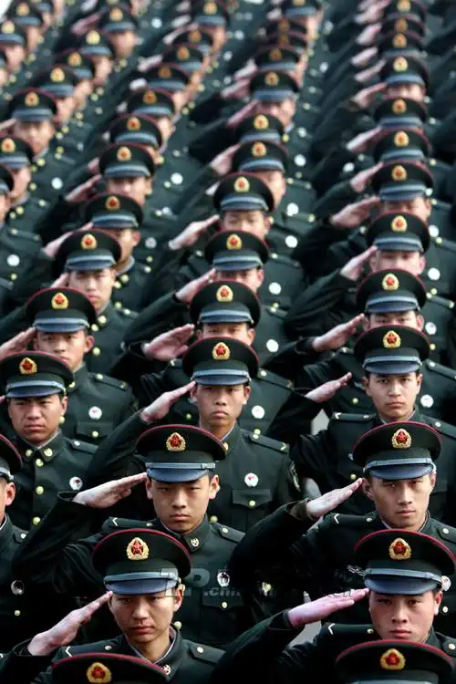 济南军区某部千余新兵获授列兵军衔