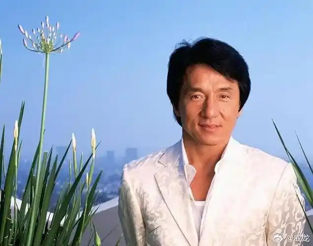 技术日新月异,《传说》中用ai技术还原的成龙只有二十七岁,在那个年龄