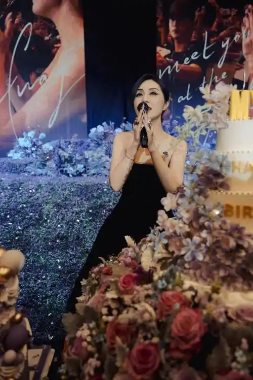 杨千嬅50岁生日会情怀拉满,真情流露再现大合唱现场_歌迷_人生_朋友