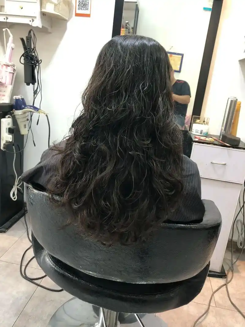 同城性价比高的理发店推荐 #免打理烫发自然吹干效果 性感妩 - 抖音