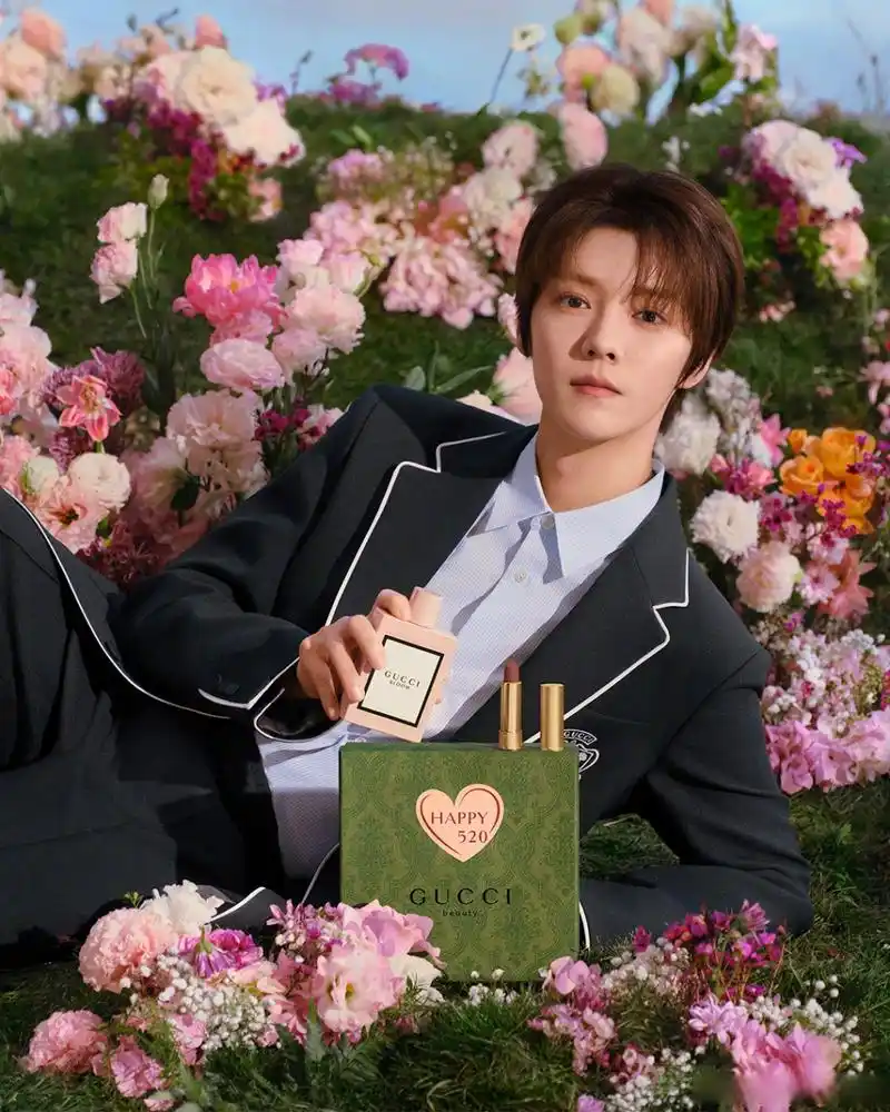 与gucci品牌代言人鹿晗,共赴一场春日之约,让爱意在这个520尽情绽放.