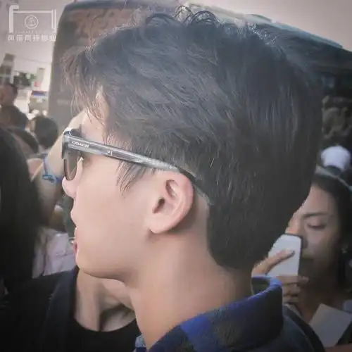 [李易峰][分享]160930 超心疼!李易峰惊现白头发