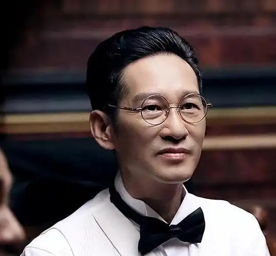 王劲松,他的一生充满了跌宕起伏,却又让人动容