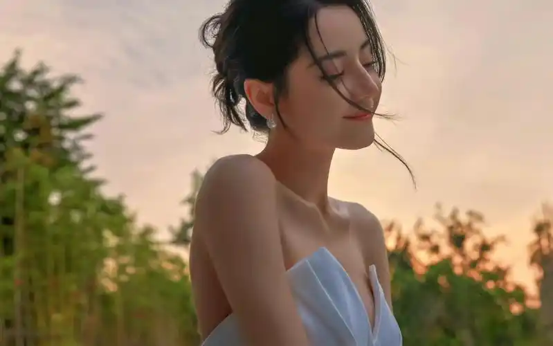 【迪丽热巴】 如果再见不能红着眼,是否还能红着脸