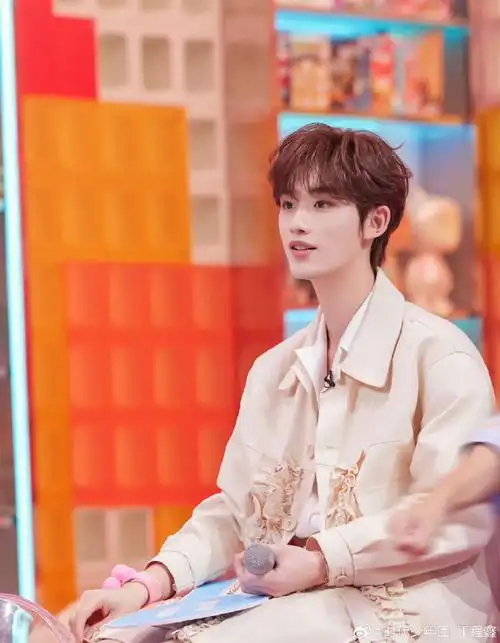 丁程鑫防走光意识#你好星期六丁程鑫手把手教你防走光!