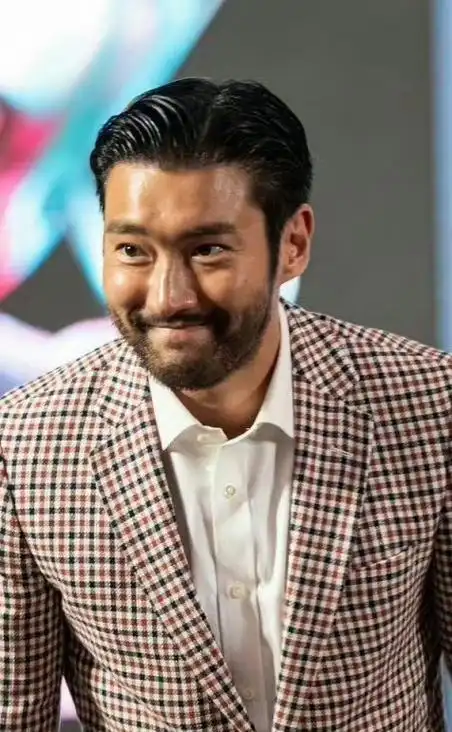 崔始源什么时候留的络腮胡##崔始源 鲁宾逊漂流记