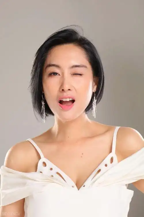 朱茵黄贯中一家三口罕见同框