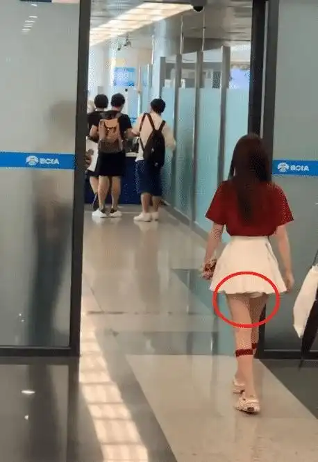 鞠婧祎带火纸尿裤裙看着尬穿上却美翻不仅显瘦还安全