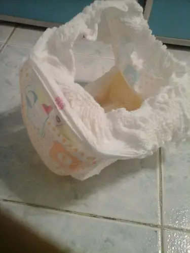 我是个女孩,11岁,我喜欢穿纸尿裤,我就有一天去买了一包儿童纸尿裤穿