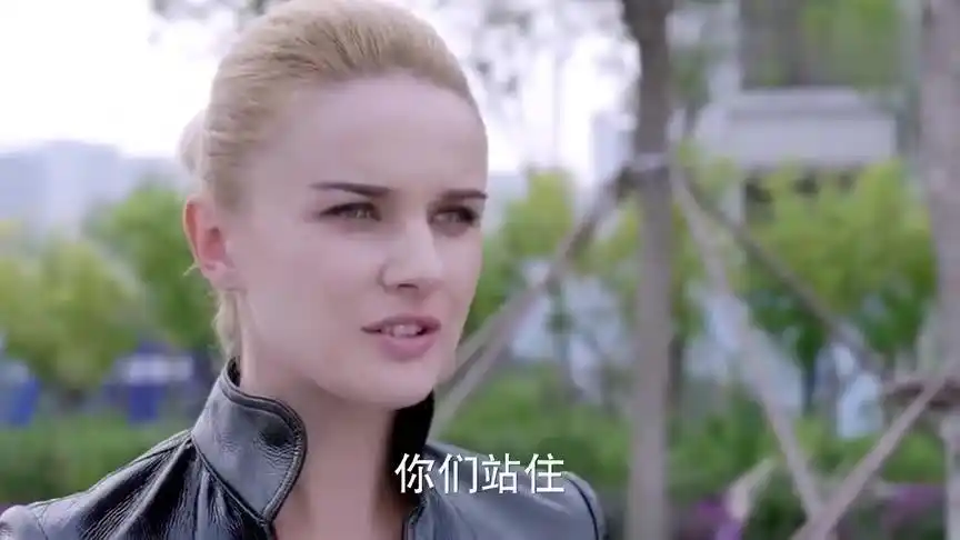 麻辣变形计:马丽一听让她扔掉行李,她顿时慌了,行李就是她的命