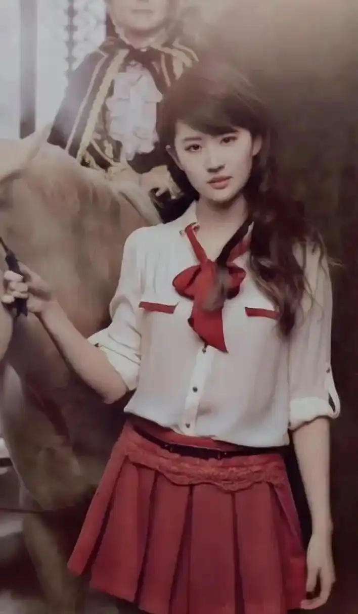 刘亦菲卓多姿代言时期的图片,有刘海的神仙姐姐.