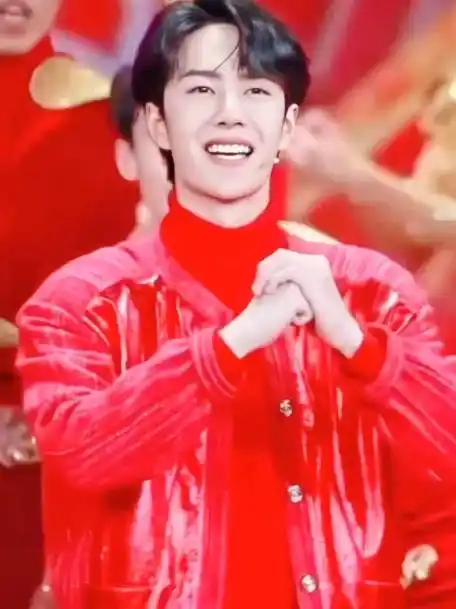 好喜欢他上春晚舞台的这次表演  特别的喜庆,状态超好  @uniq-王一博