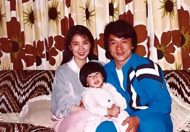 回顾成龙更改遗嘱亿万遗产花落谁家私生女成最终赢家