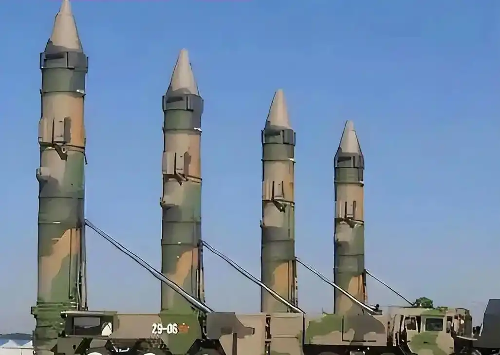 20枚东风导弹试射,西方全体失声陷入沉默.消息一:20枚东风 - 抖音