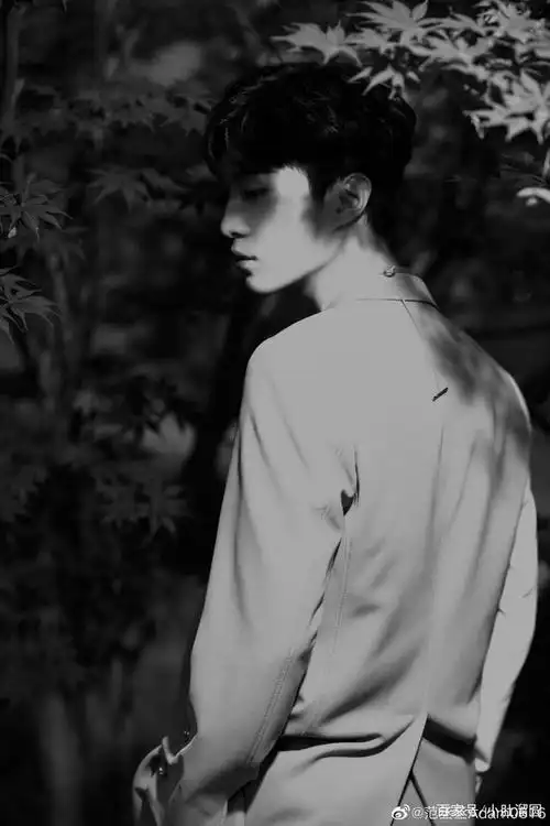 就是努力靠自己,范丞丞一组帅图快来看!