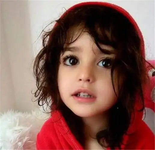 女宝宝因颜值太高走红,被赞最美新生儿,网友:像在娘胎里整过容