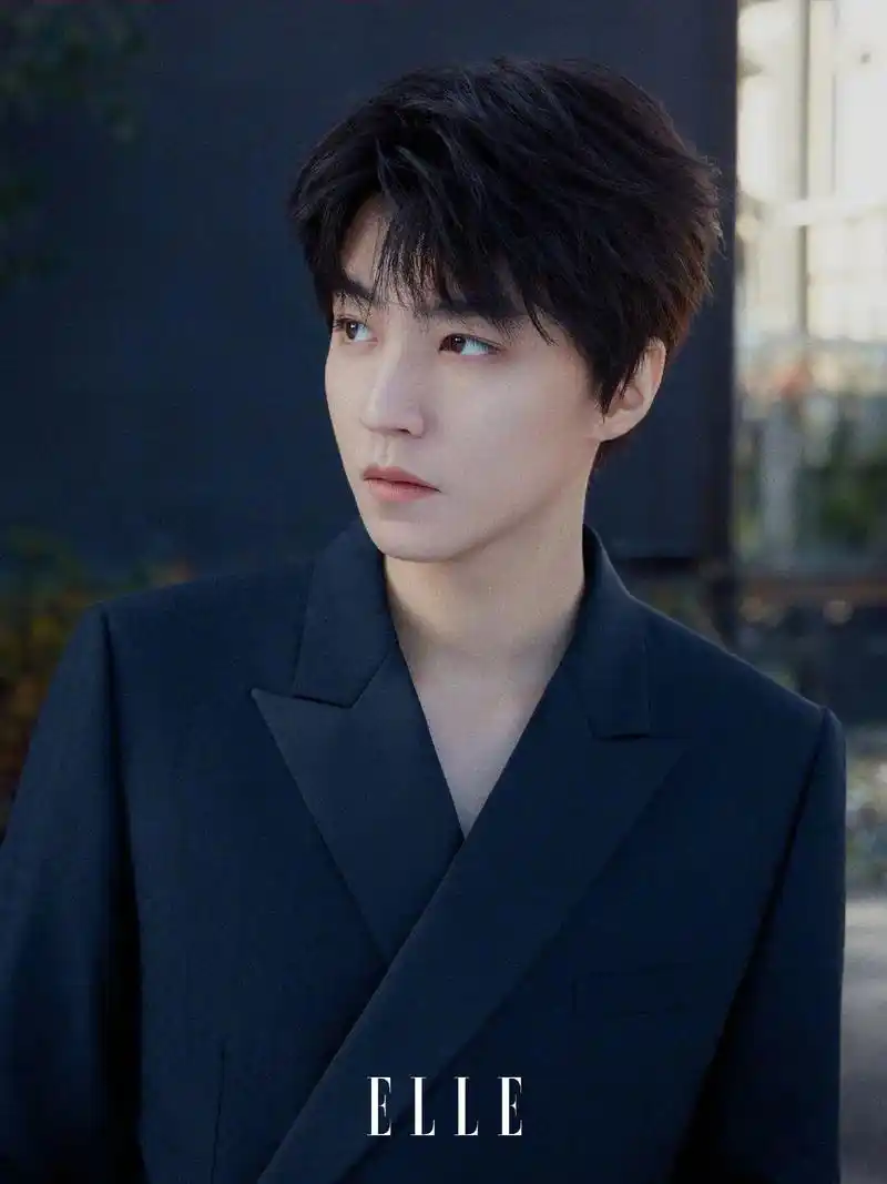 王俊凯 #西装杀 #完美侧颜杀 温暖治愈的嗓音,愈发成熟的演技