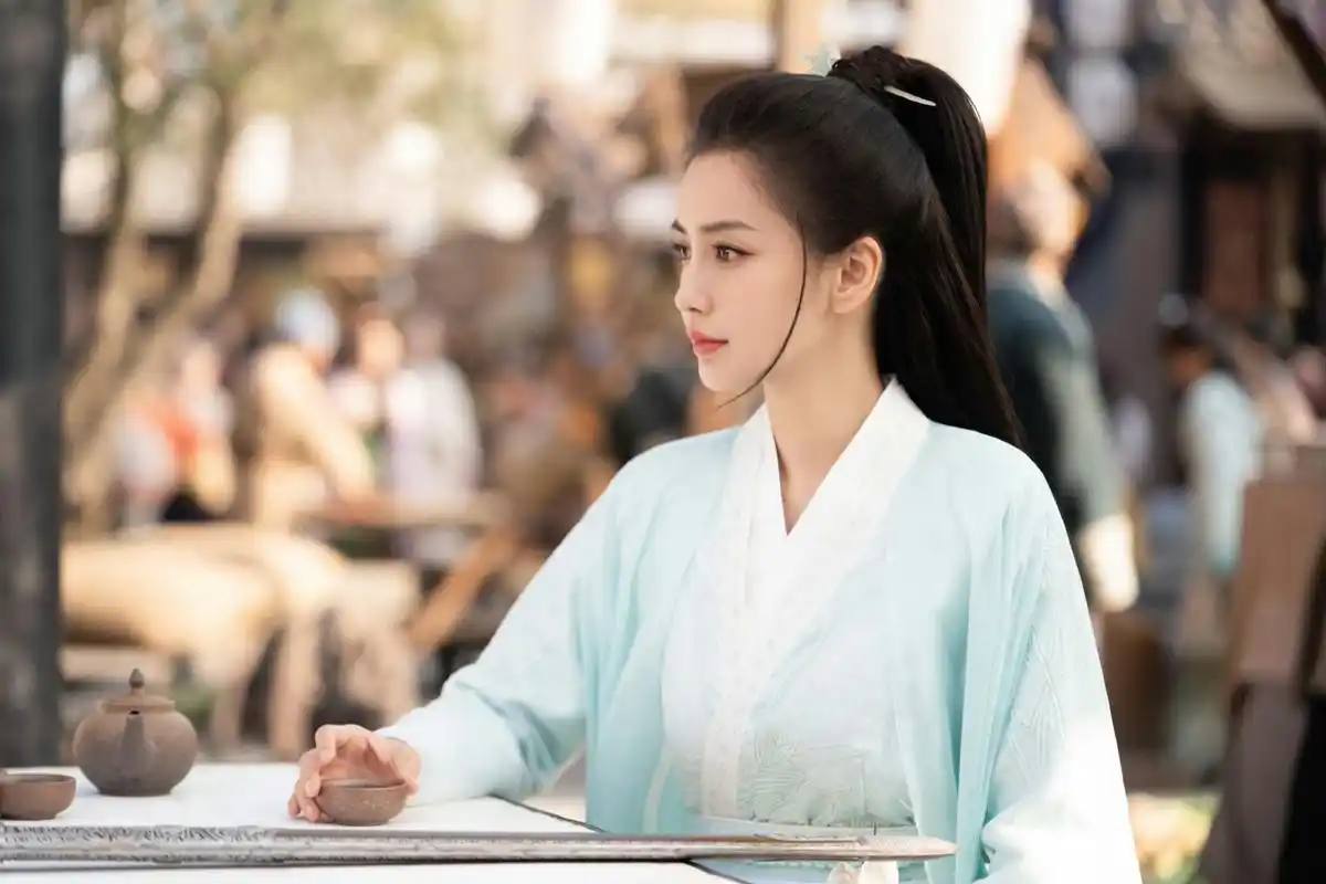 angelababy终于惊艳了一次,这新剧的古装造型,大气十足!干净利落.