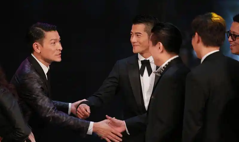 刘德华获得华鼎奖影帝,郭富城发祝福,刘德华幽默回复_电影_天王_获奖