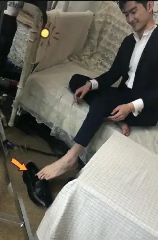 张翰发布视频引关注,他的脚却成了最大亮点