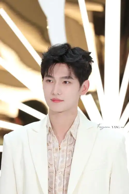 袁大帅给杨洋化妆##杨洋法国娇兰全球代言人